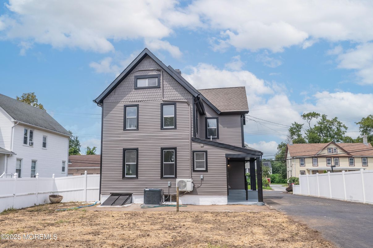 Exterior, Facade, Queen Anne Victorian