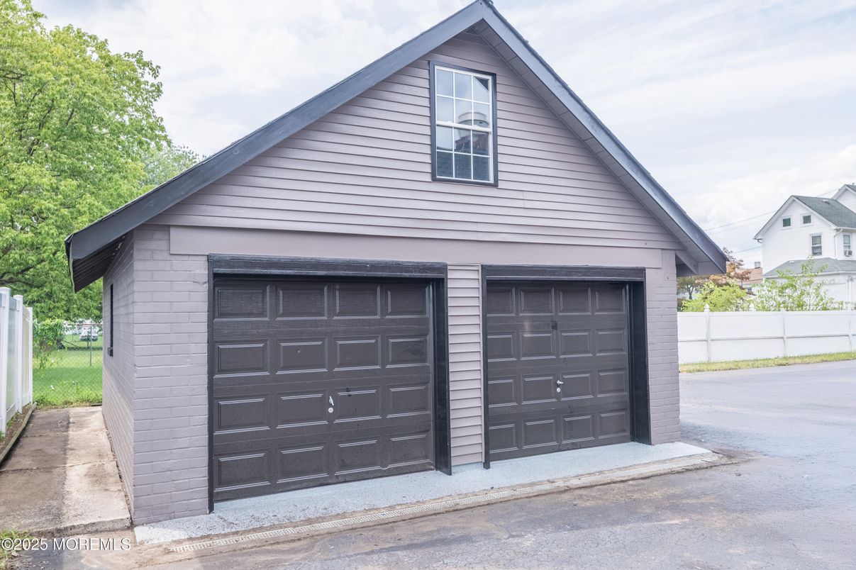 Attached, Exterior, Facade, A Frame