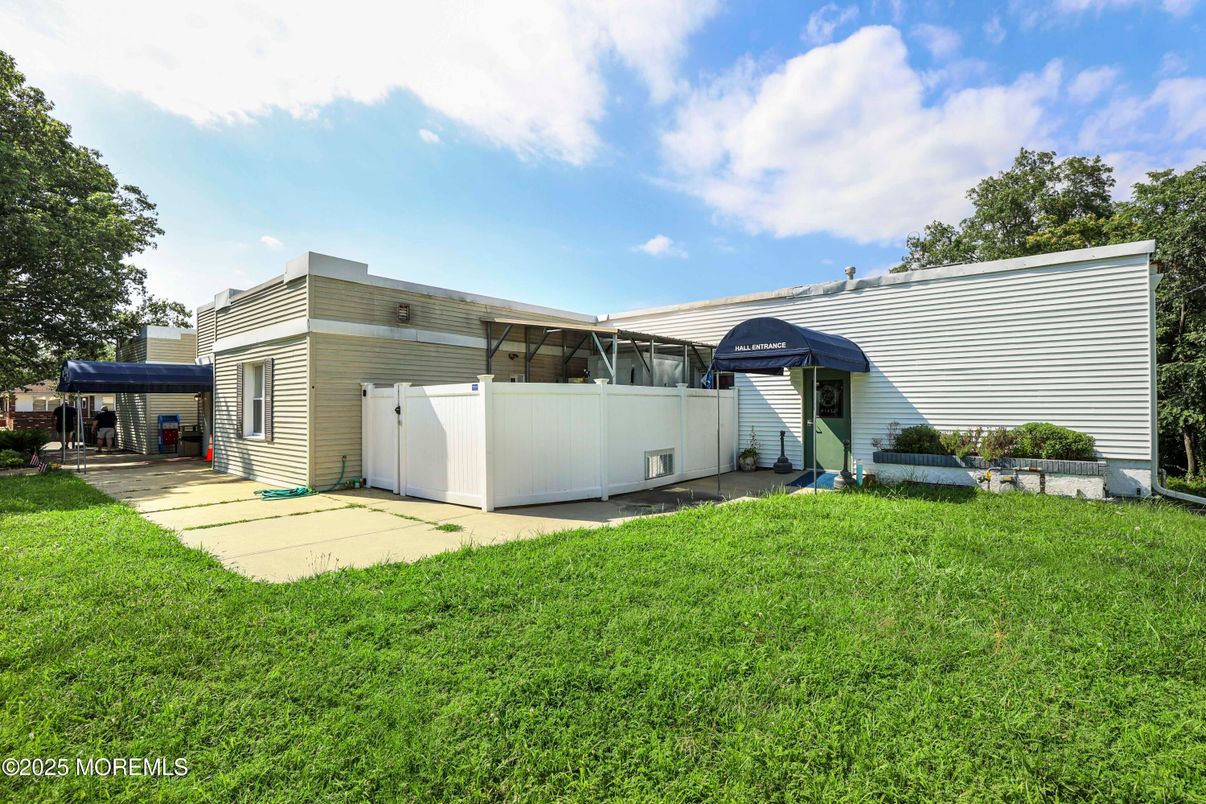 Backyard, Exterior