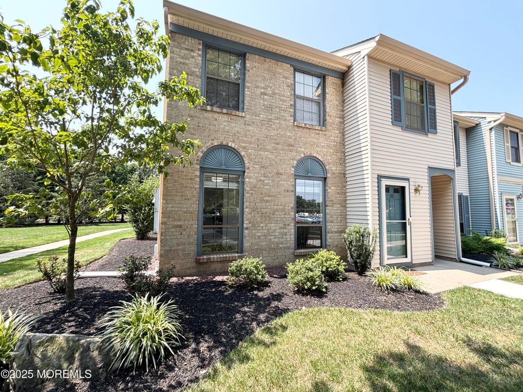 Exterior, Facade, Brick Facade, Rowhouse