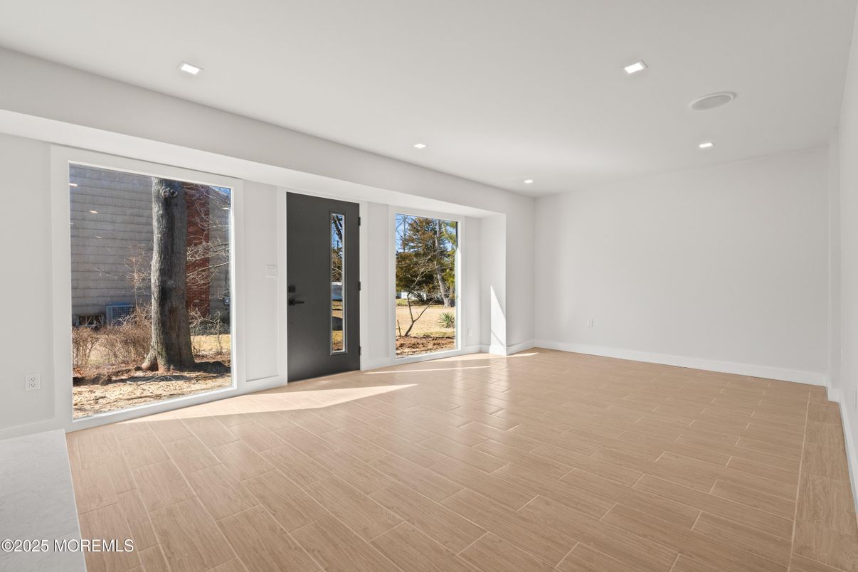 Empty room, Interior, Recessed Lighting, Wood Texture Flooring