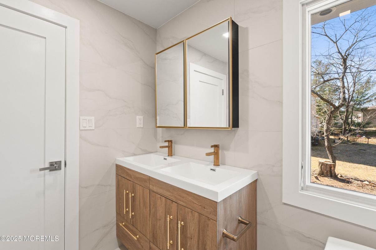 Bathroom, Interior, Marble Walls, Recessed Lighting