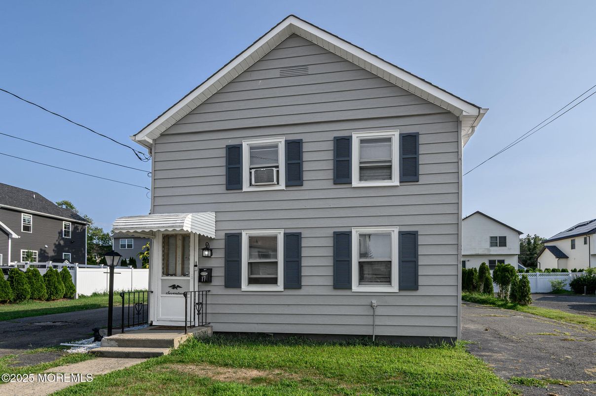 Exterior, Facade, Queen Anne Victorian
