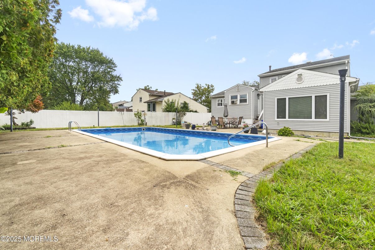 Exterior, Pool