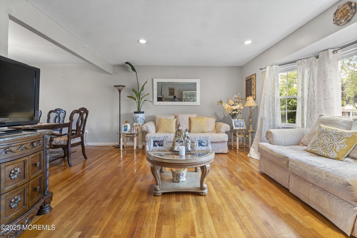 Dining room, Interior, Living room, Recessed Lighting, Wood Texture Flooring