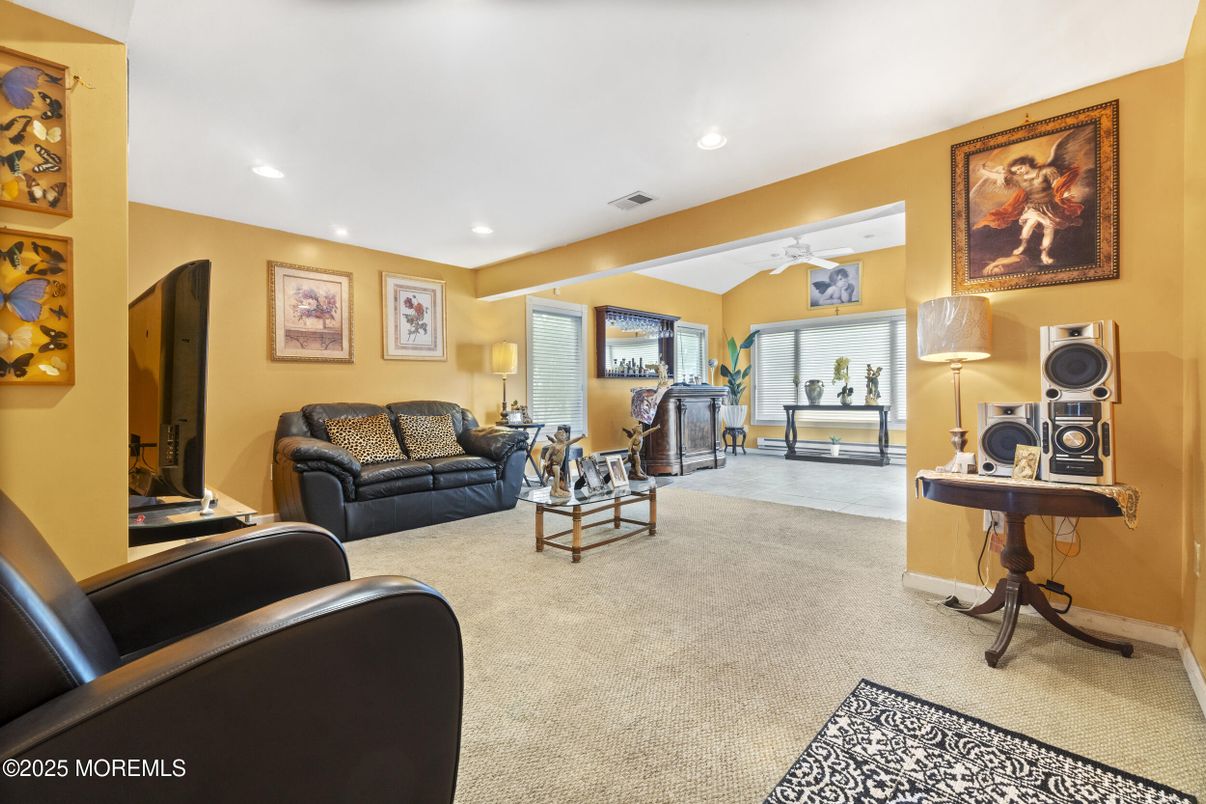 Fitness Equipment, Interior, Living room, Recessed Lighting