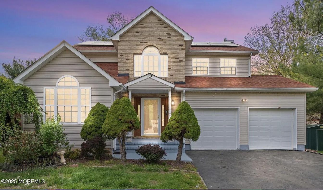 Attached, Exterior, Facade, Solar Panels, Brick Traditional