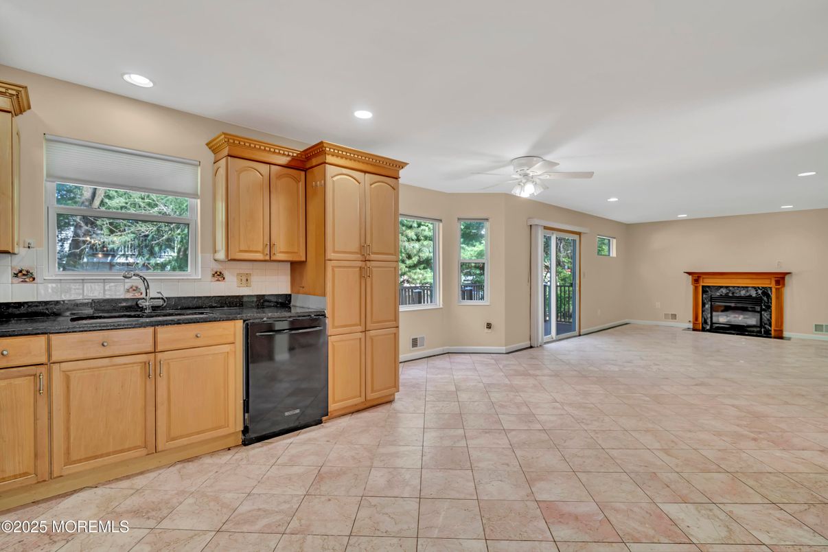Fireplace, Interior, Kitchen, Recessed Lighting