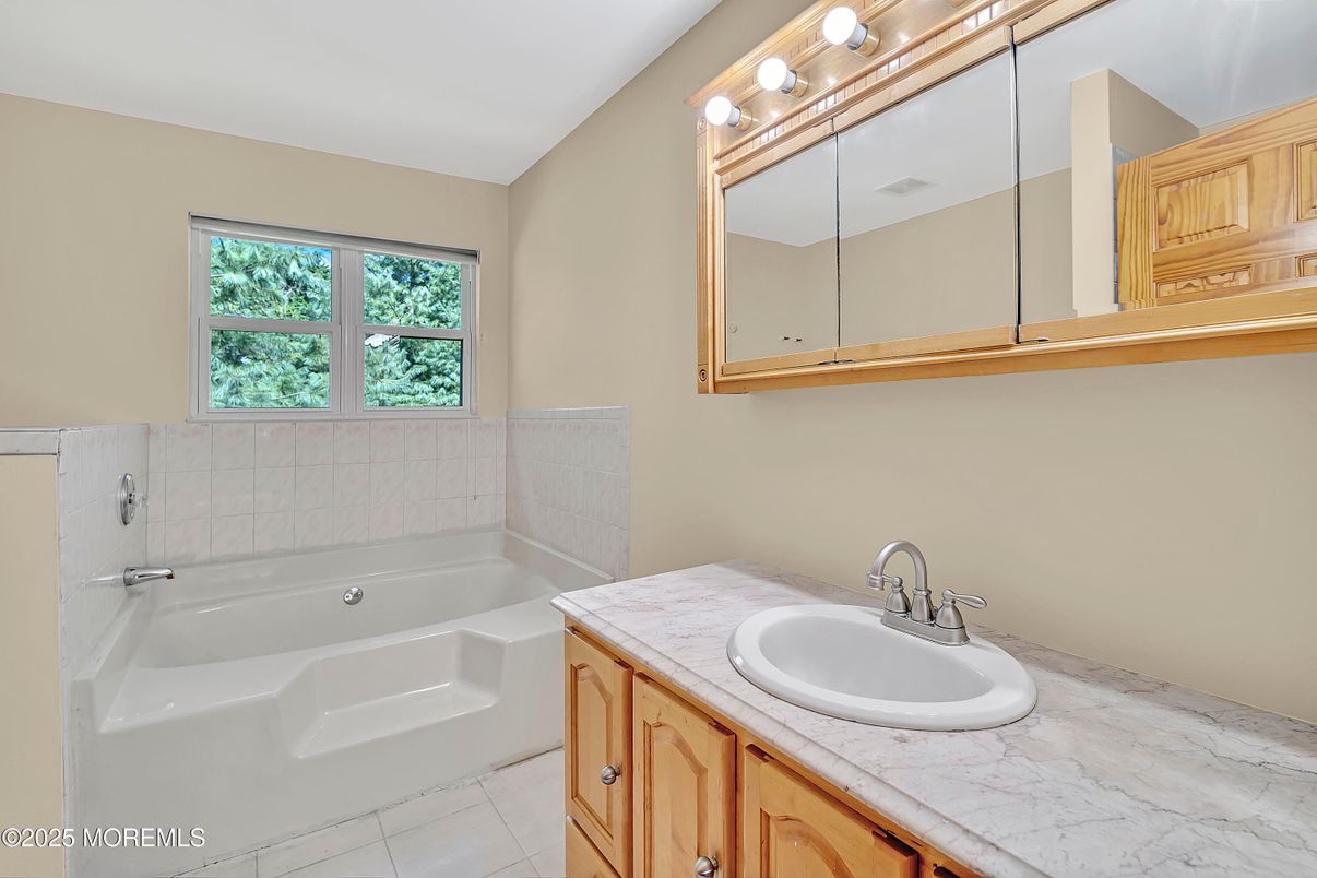 Bathroom, Interior, Tile Countertops