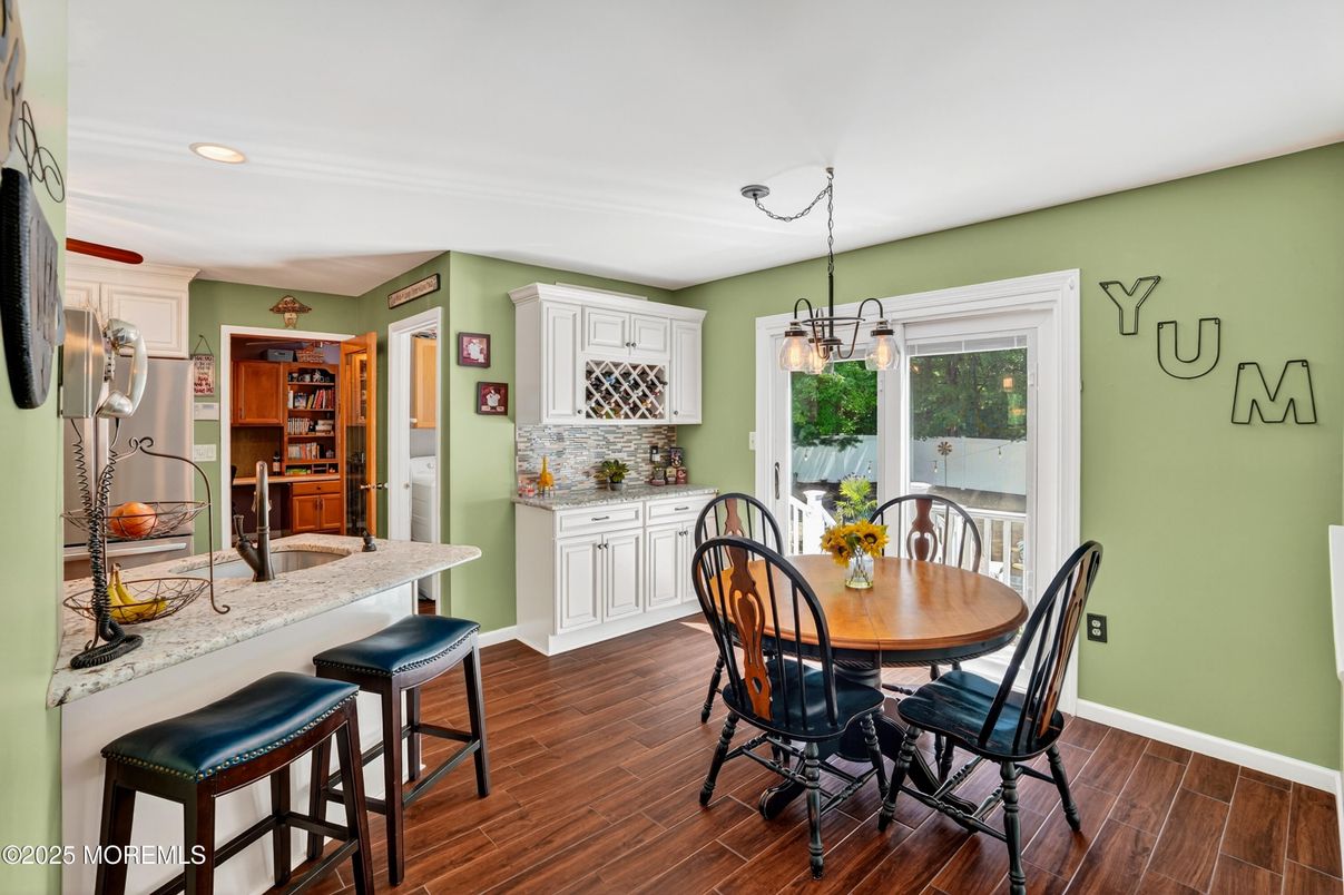 Dining room, Interior, Kitchen, Pendant Lights, Recessed Lighting, Wood Texture Flooring