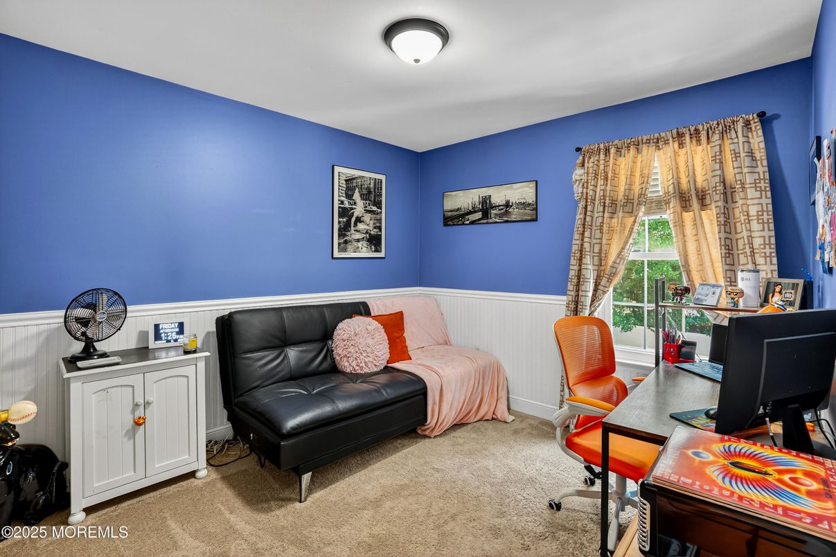 Home Office, Interior