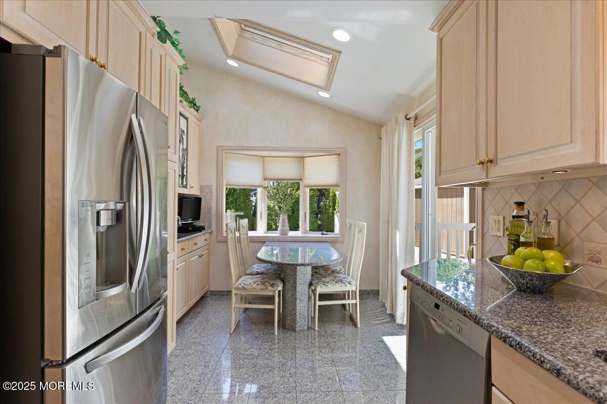 Dining room, Interior, Kitchen, Recessed Lighting, Stainless Steel Appliances