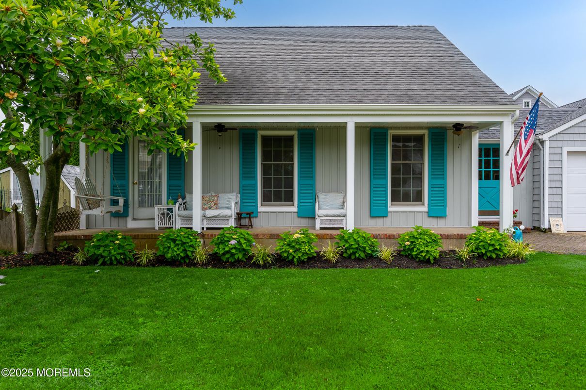 Exterior, Facade, Cape Cod