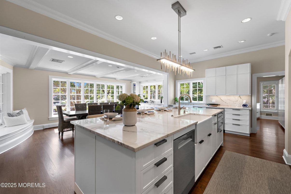 Dining room, Interior, Kitchen, Pendant Lights, Recessed Lighting, Wood Texture Flooring