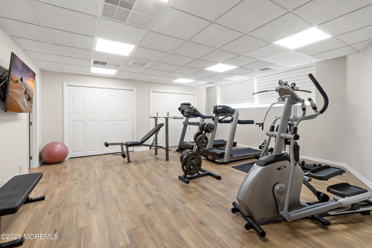 Fitness Equipment, Interior, Recessed Lighting, Wood Texture Flooring