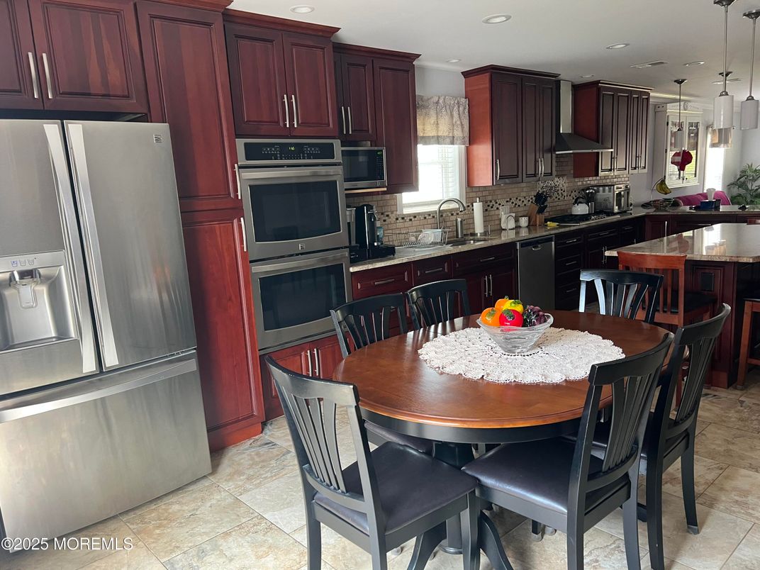 Dining room, Interior, Kitchen, Pendant Lights, Recessed Lighting, Stainless Steel Appliances