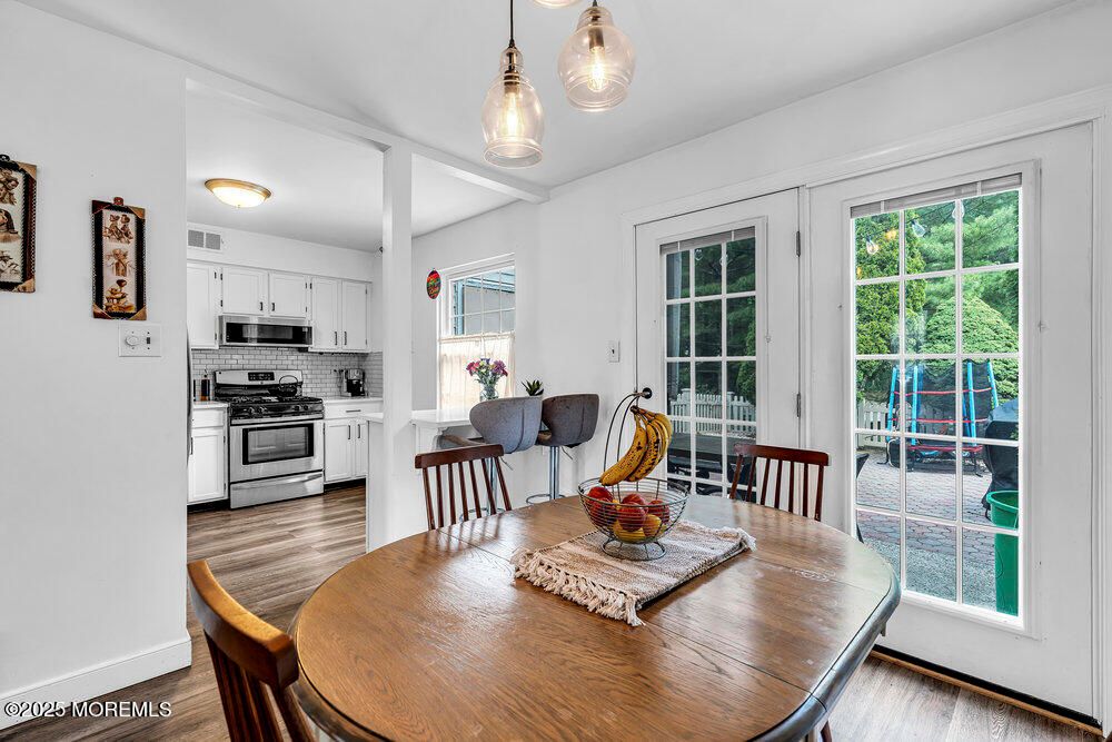 Dining room, Interior, Kitchen, Stainless Steel Appliances, Wood Texture Flooring
