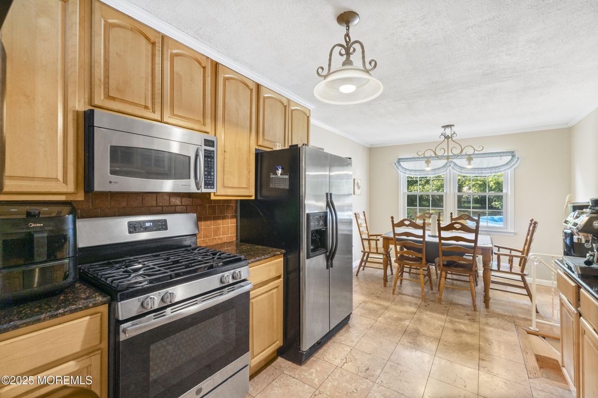 Dining room, Interior, Kitchen, Pendant Lights, Stainless Steel Appliances