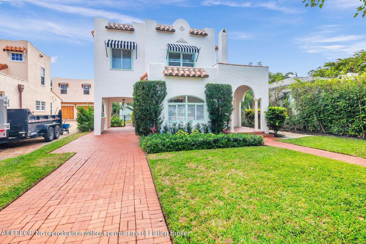 Backyard, Exterior, Facade, Spanish Mediterranean