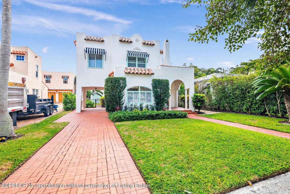 Backyard, Exterior, Facade, Spanish Mediterranean