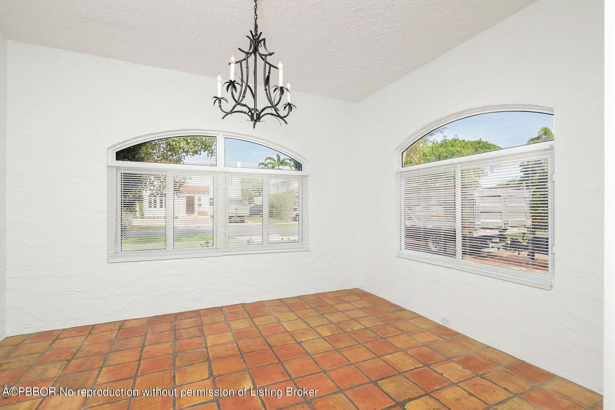 Chandelier, Empty room, Interior