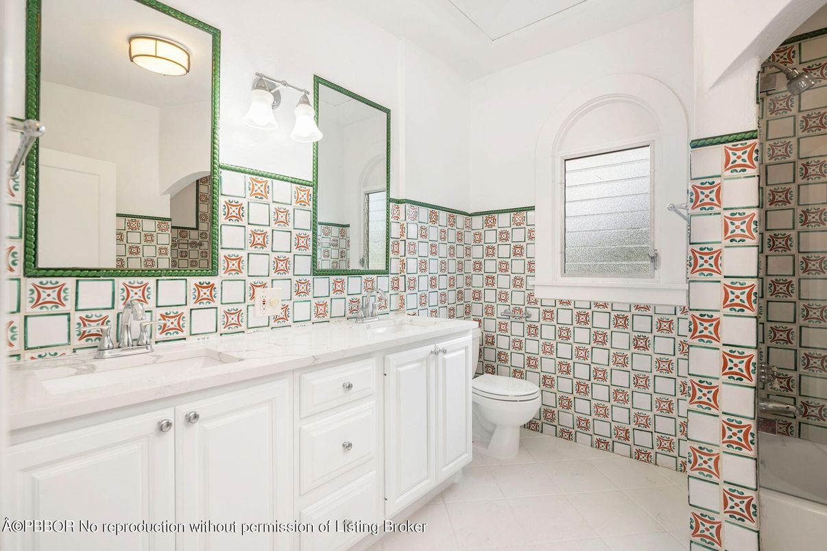 Bathroom, Dual Sink Vanities, Interior