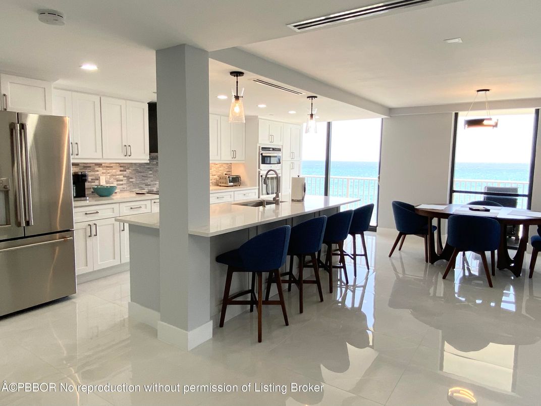Dining room, Interior, Kitchen, Pendant Lights, Recessed Lighting, Stainless Steel Appliances, Water