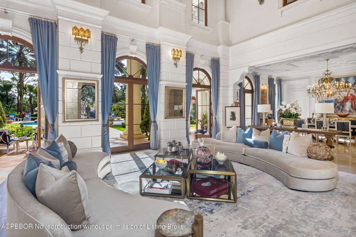 Chandelier, Dining room, Interior, Living room