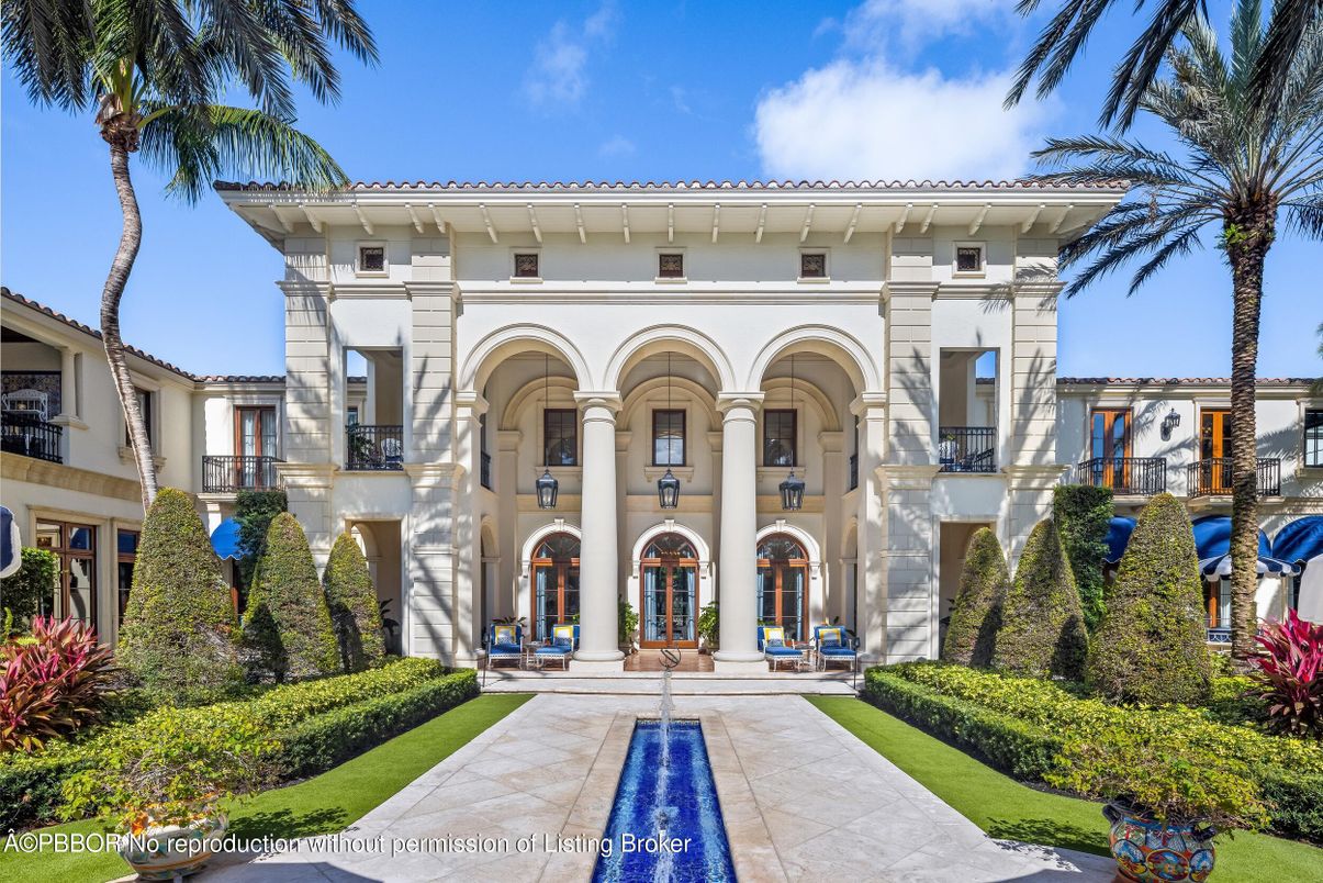 Exterior, Facade, Mediterranean