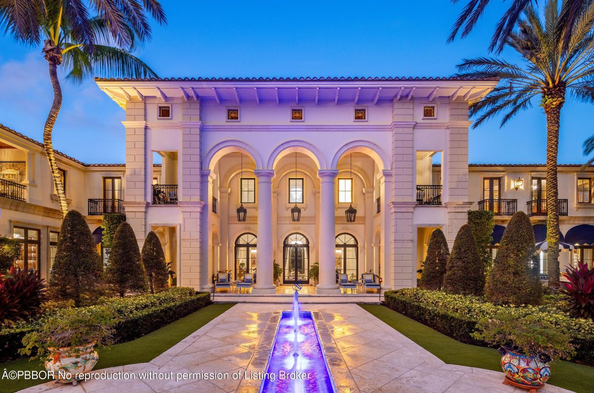 Exterior, Facade, Mediterranean