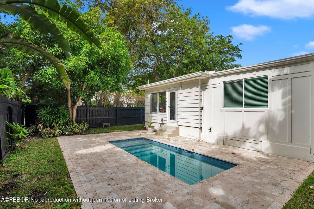 Exterior, Pool