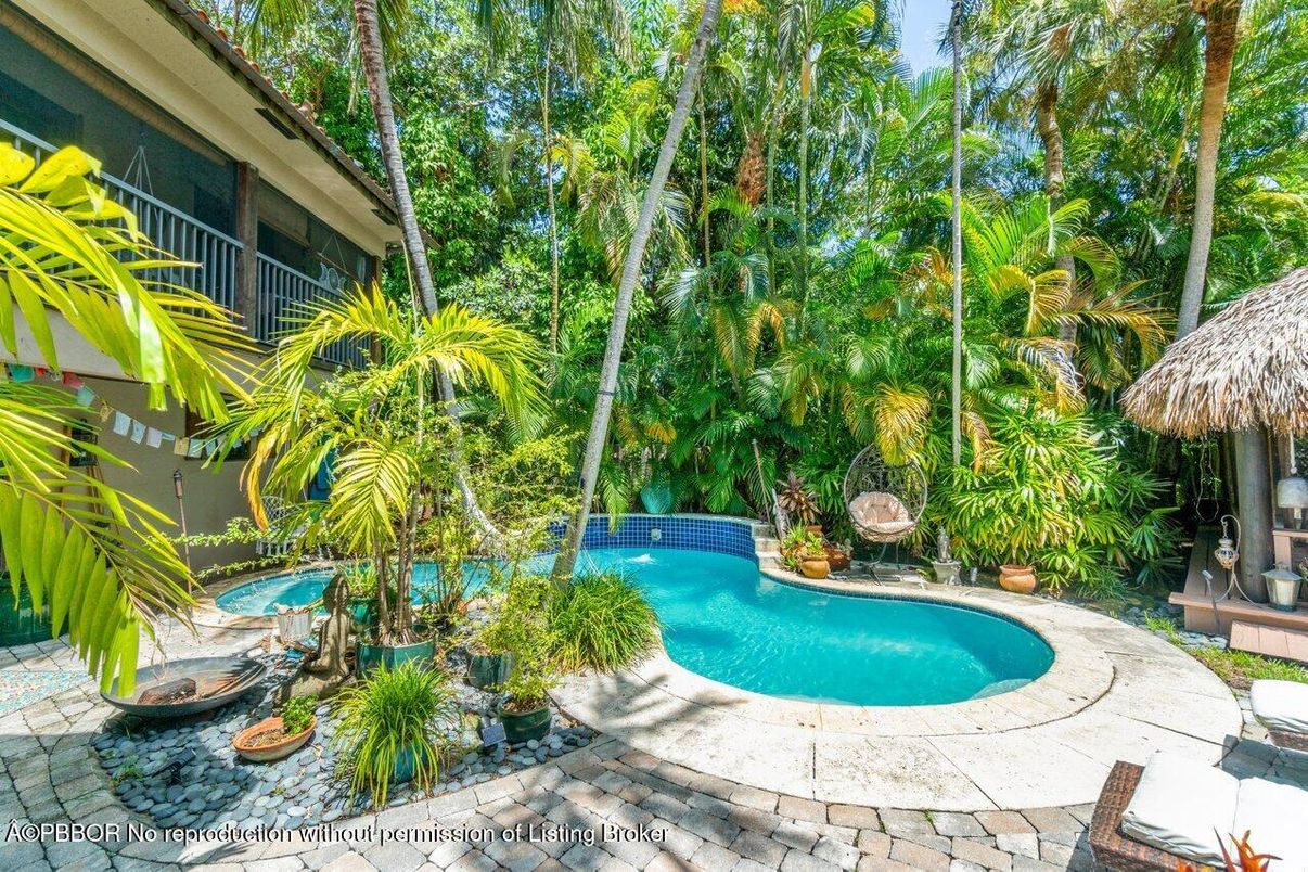 Exterior, Pool