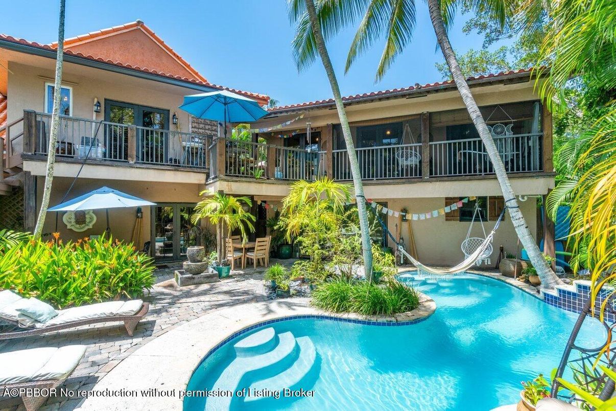 Exterior, Pool