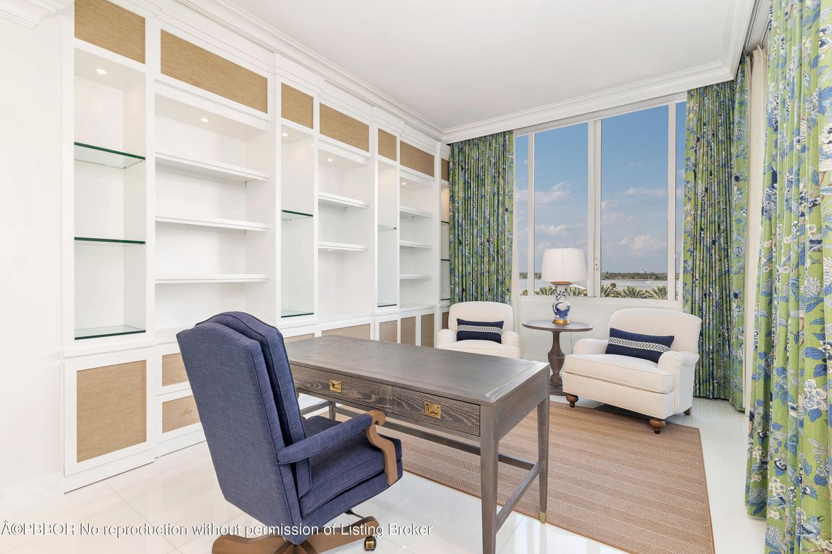 Home Office, Interior