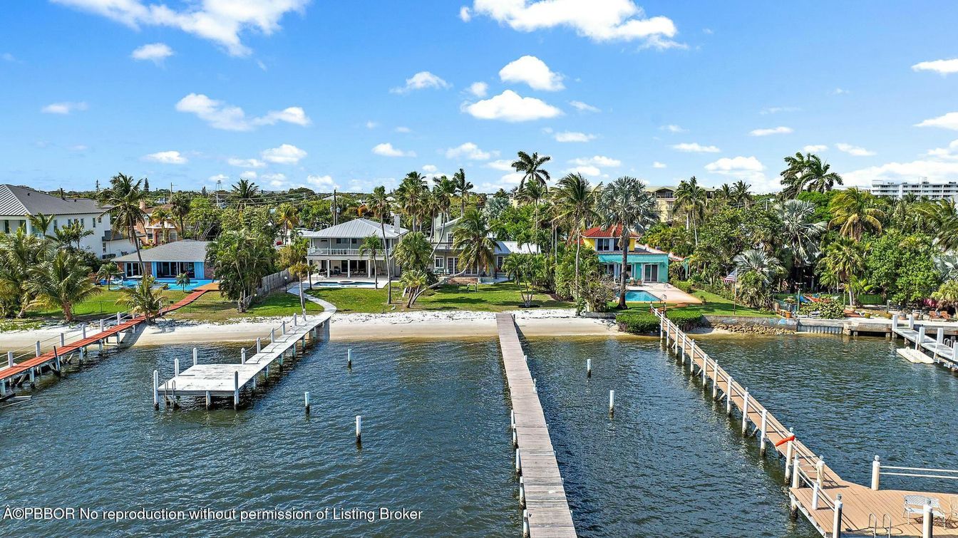 Exterior, Lake