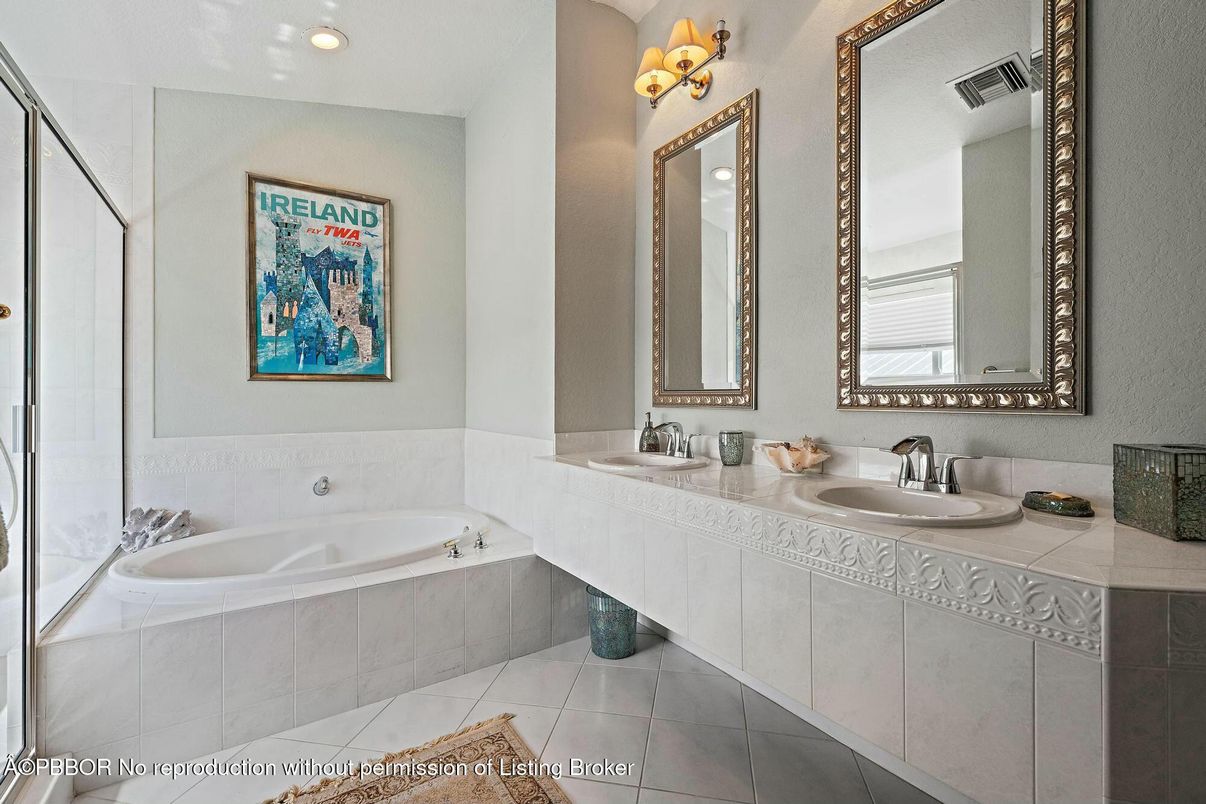 Bathroom, Dual Sink Vanities, Interior, Recessed Lighting