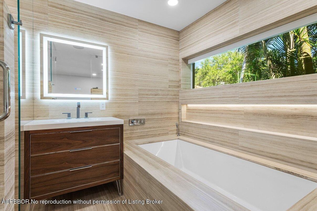 Bathroom, Interior, Recessed Lighting