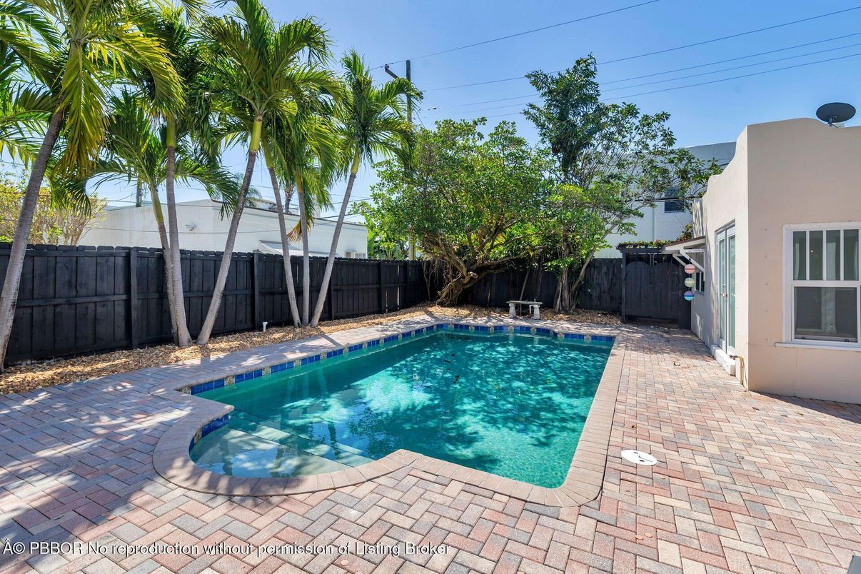 Exterior, Pool