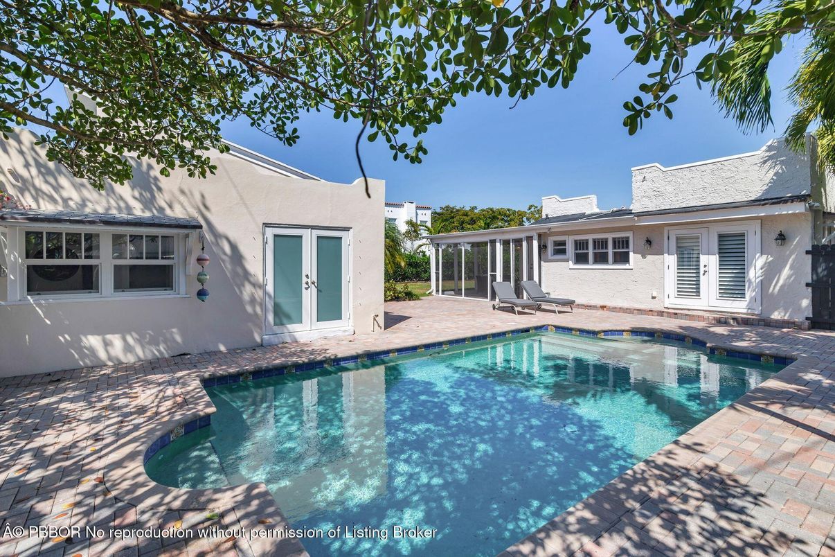 Exterior, Pool