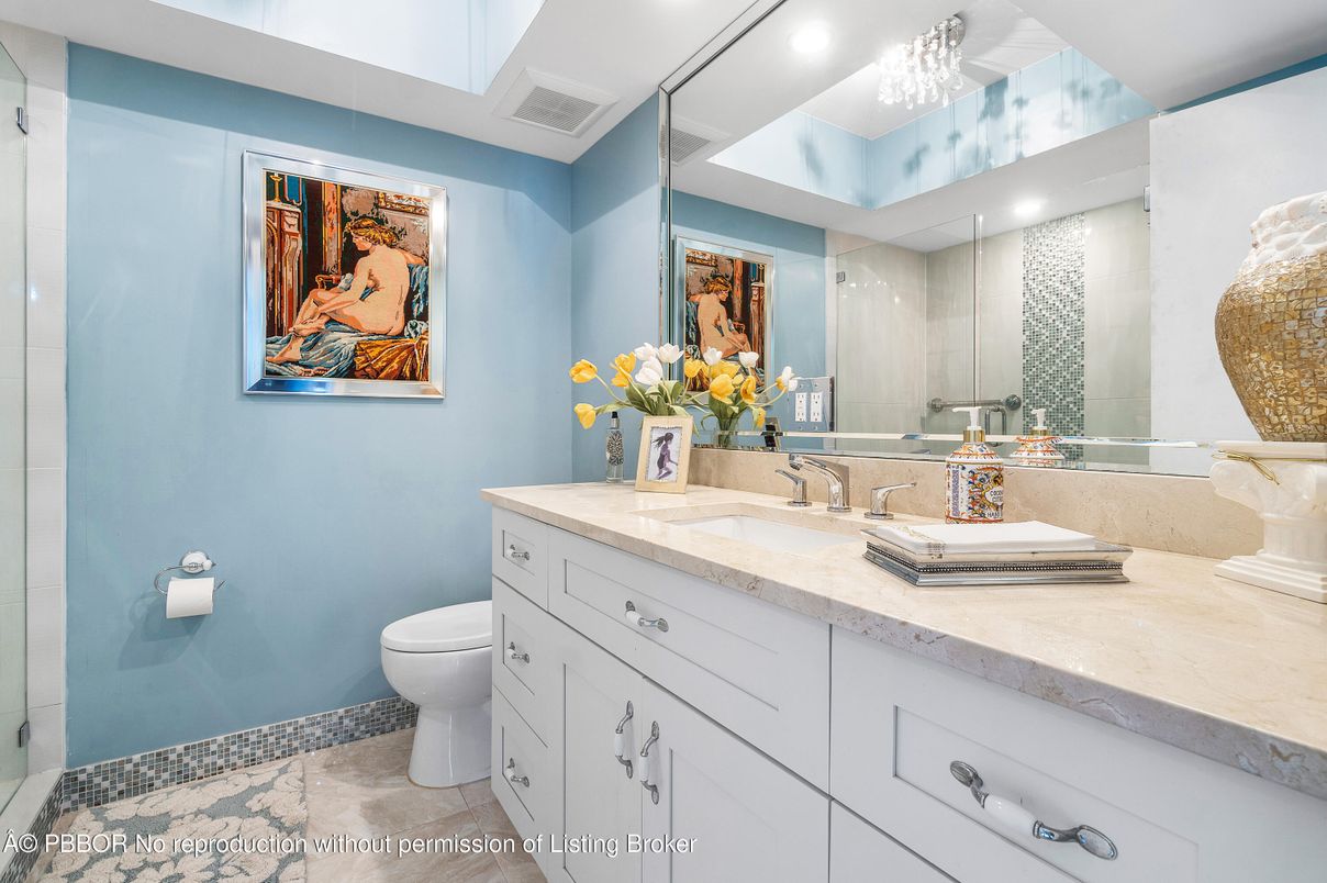 Bathroom, Interior, Recessed Lighting