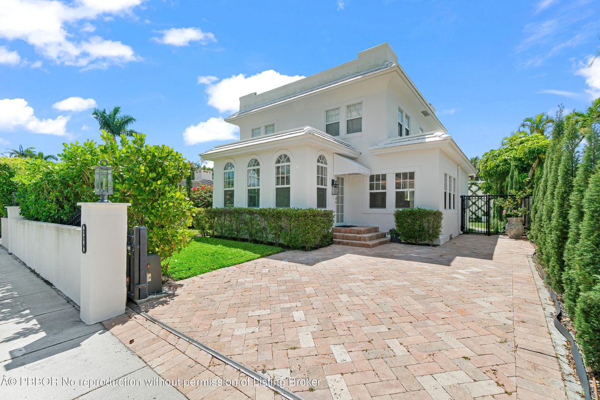 Backyard, Exterior, Facade, Mediterranean
