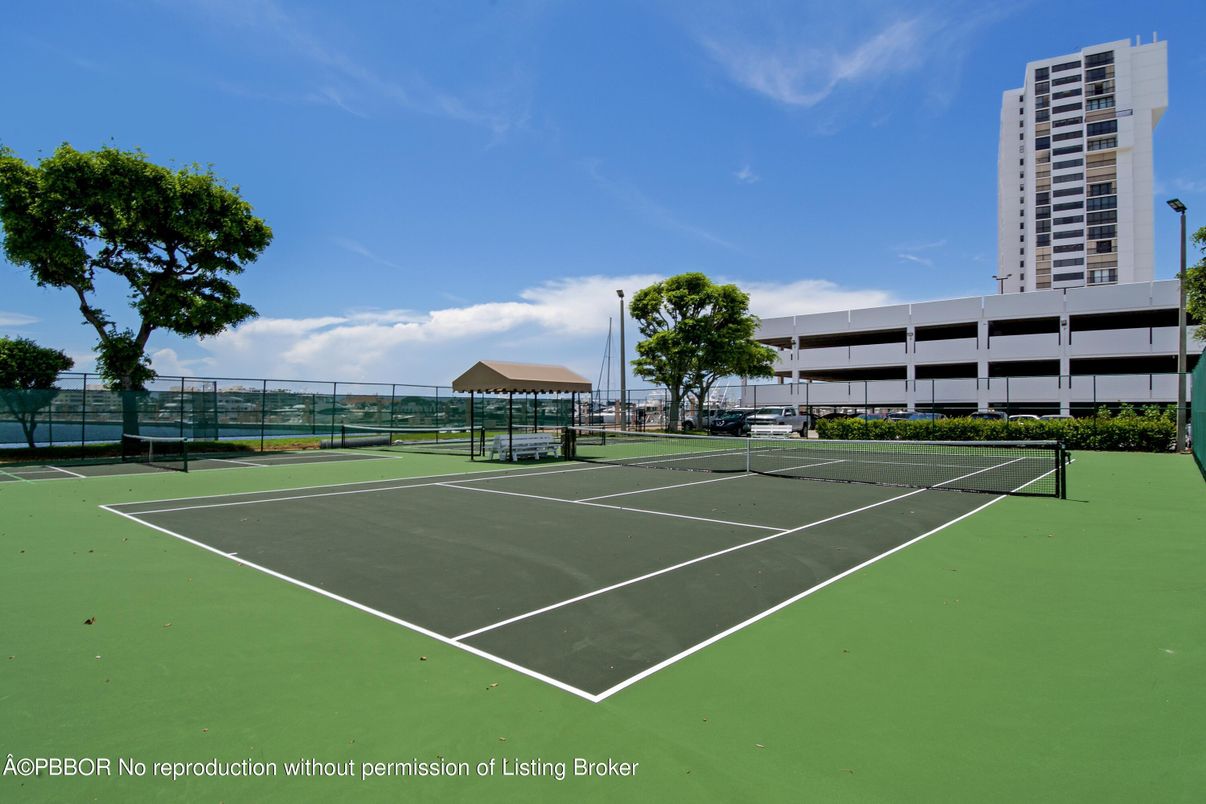 Exterior, Tennis Courts