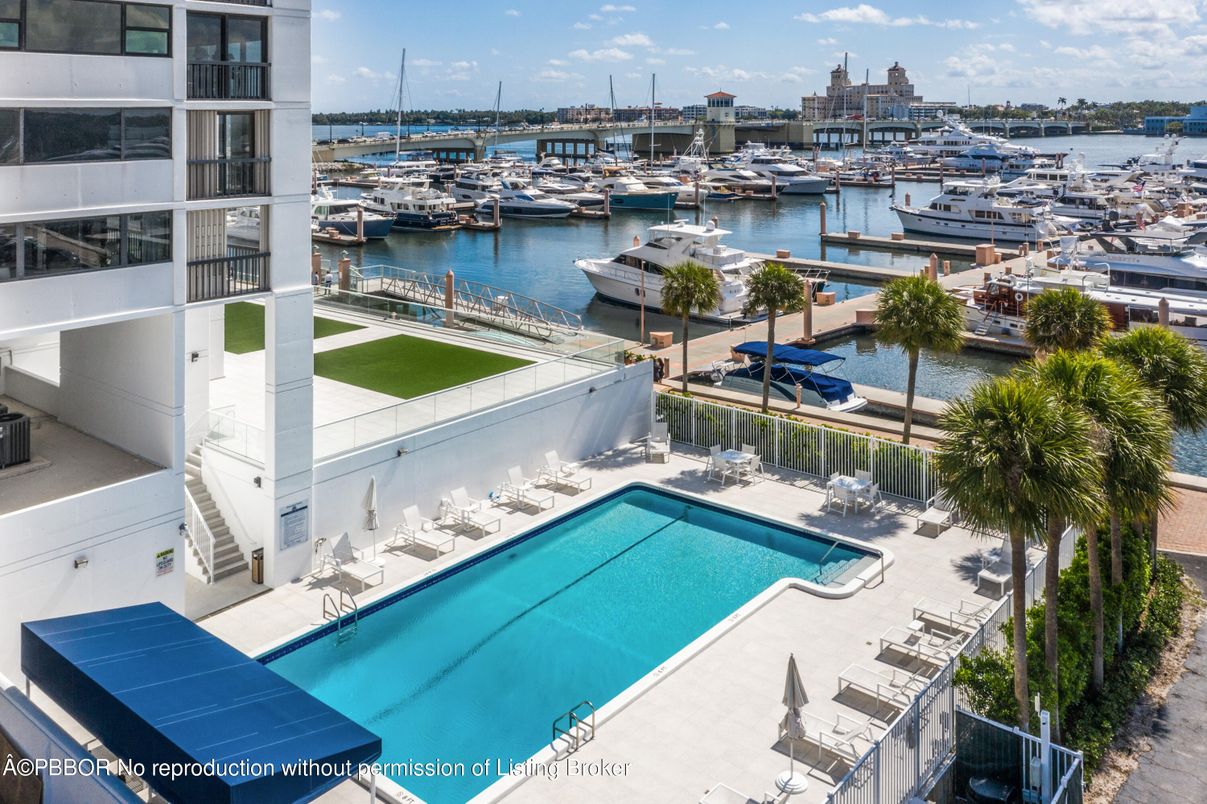 Exterior, Pool, Water