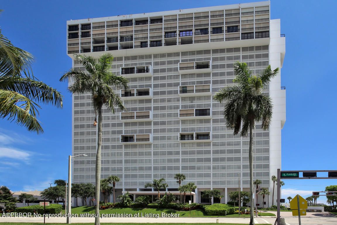 Exterior, Facade, Highrise
