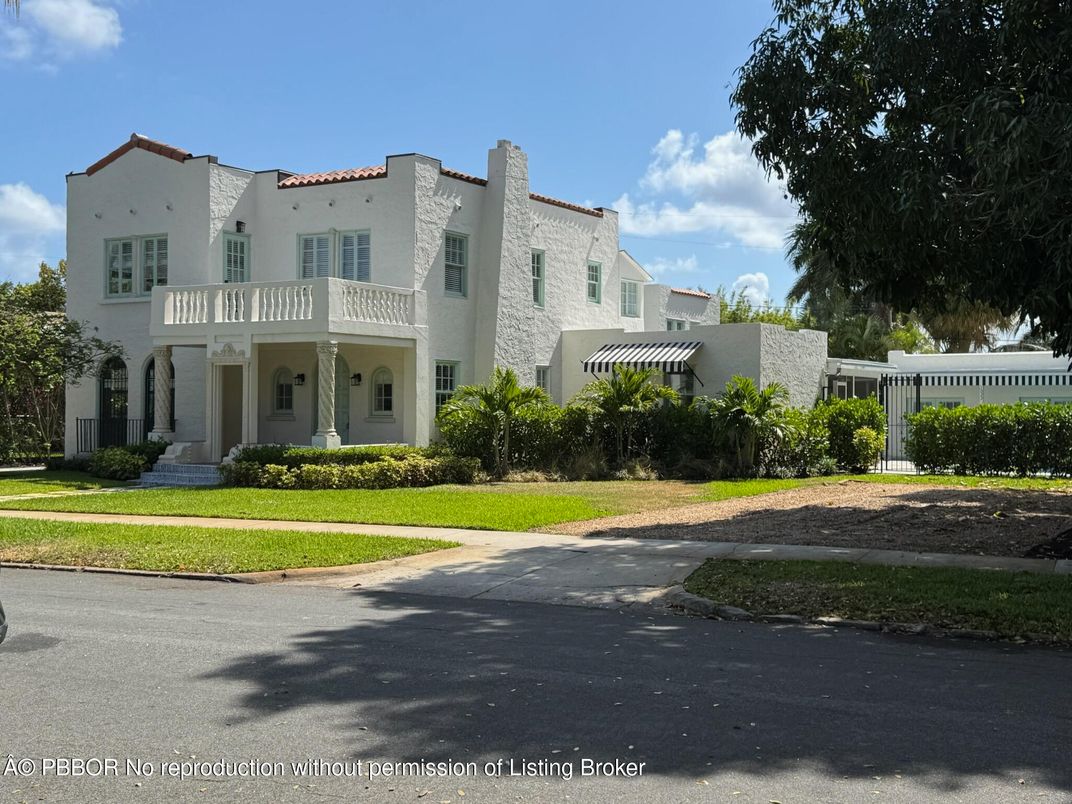 Exterior, Facade, Spanish Mediterranean