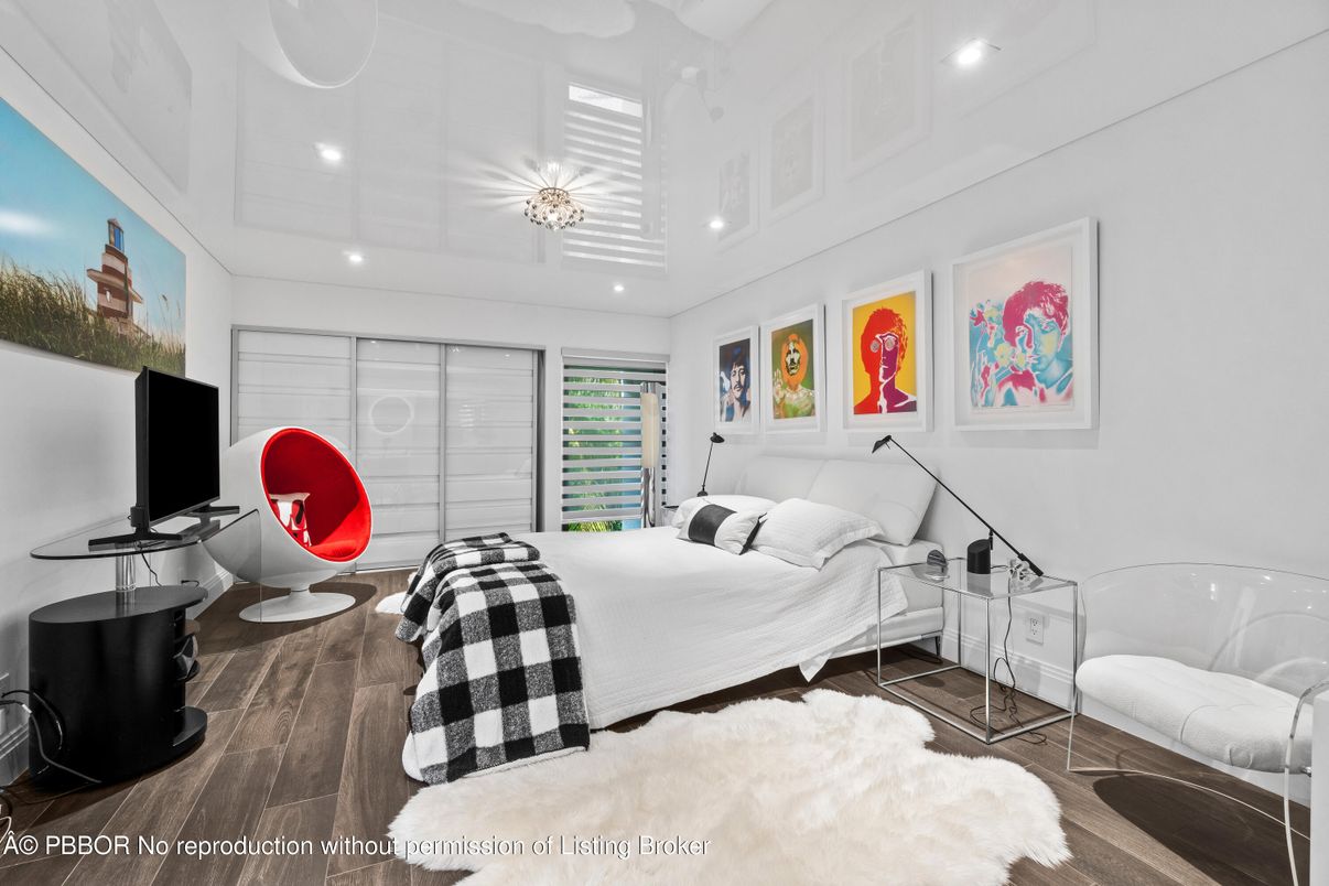 Bedroom, Interior, Pendant Lights, Recessed Lighting, Wood Texture Flooring