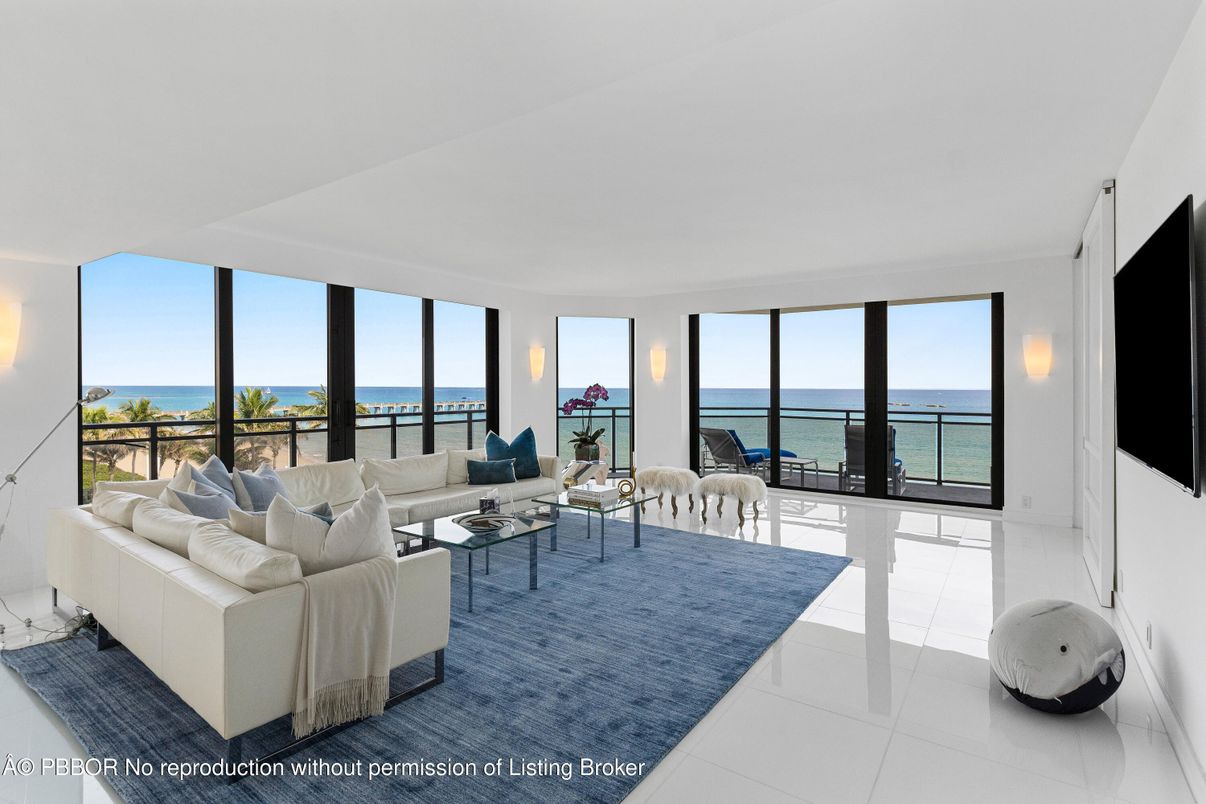 Interior, Living room, Water