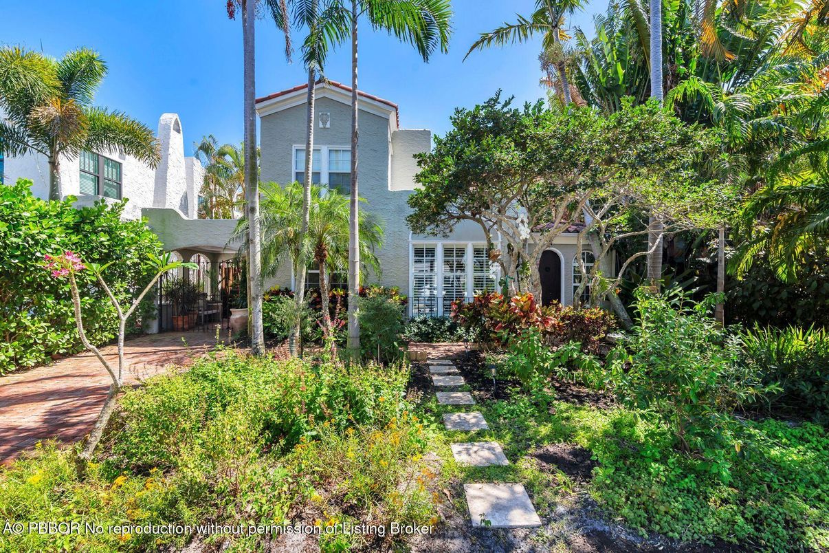 Backyard, Exterior, Facade, Spanish Mediterranean