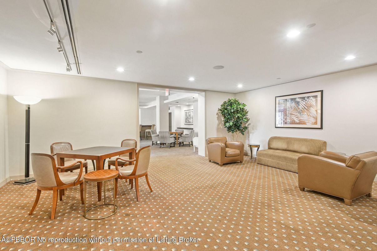 Dining room, Interior, Recessed Lighting