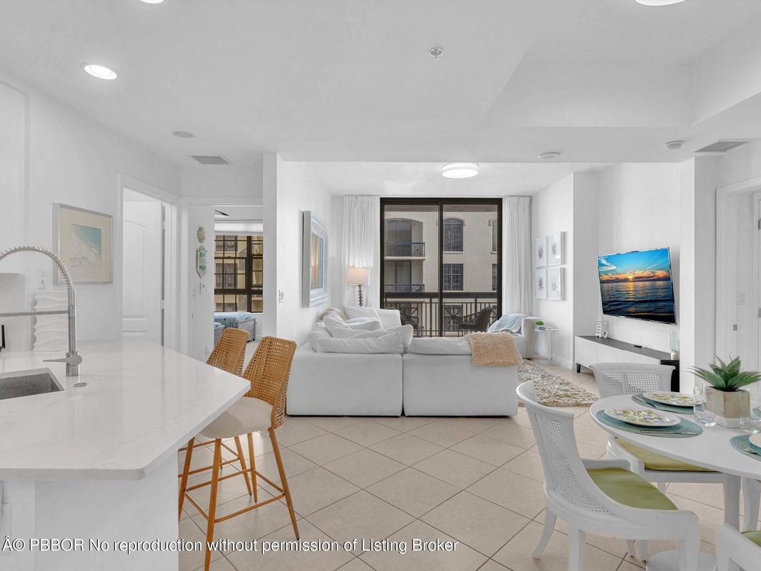 Dining room, Interior, Living room, Recessed Lighting